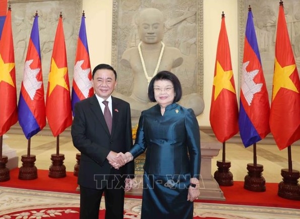 Vietnam, Cambodia reaffirm strong ties, target US$20 billion in bilateral trade